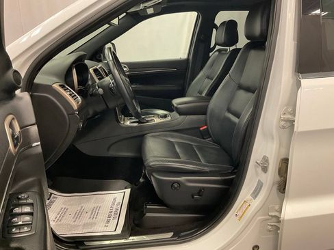 Used 2017 Jeep Grand Cherokee Limited AWD/4WD image 7