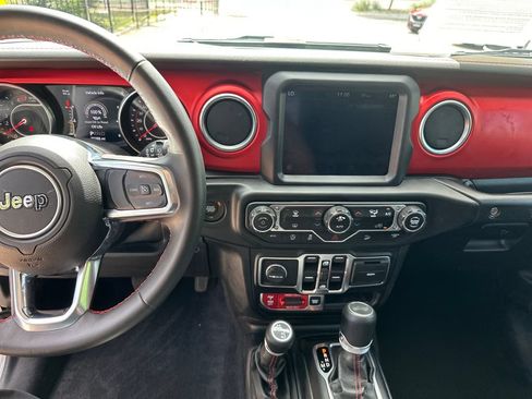 Used 2020 Jeep Wrangler Unlimited Rubicon w/ Dual Top Group AWD/4WD image 23