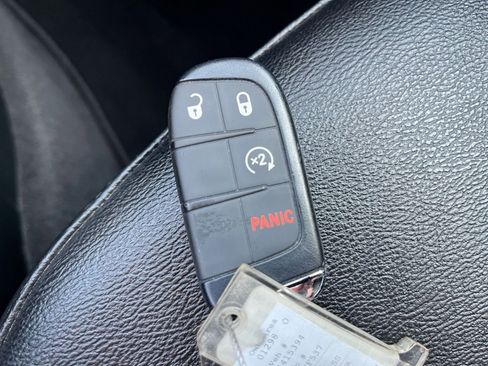 Used 2025 Jeep Compass Limited image 25