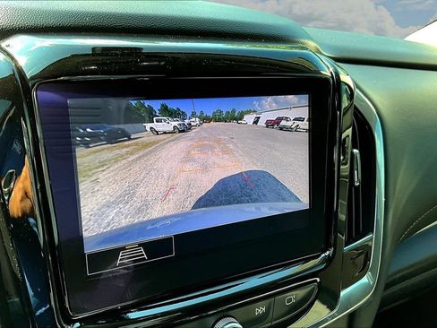 Used 2021 Chevrolet Traverse LT FWD image 16