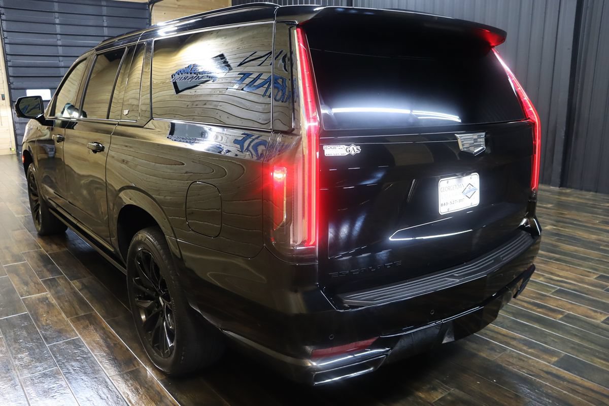 Used 2024 Cadillac Escalade ESV Sport w/ LPO, ONYX Package AWD/4WD image 3