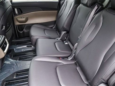 New 2026 Kia Carnival EX image 16