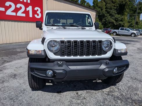 Used 2025 Jeep Gladiator Sport AWD/4WD image 7