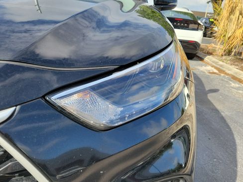 Used 2023 Toyota Highlander LE FWD image 3