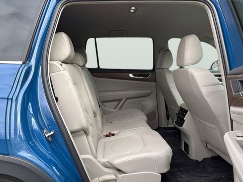 Used 2025 Volkswagen Atlas SE image 17