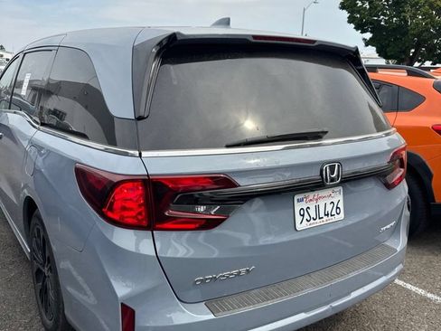 Used 2025 Honda Odyssey Sport-L image 3