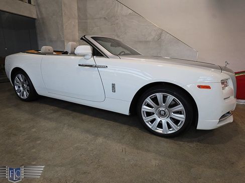 Used 2017 Rolls-Royce Dawn RWD image 1