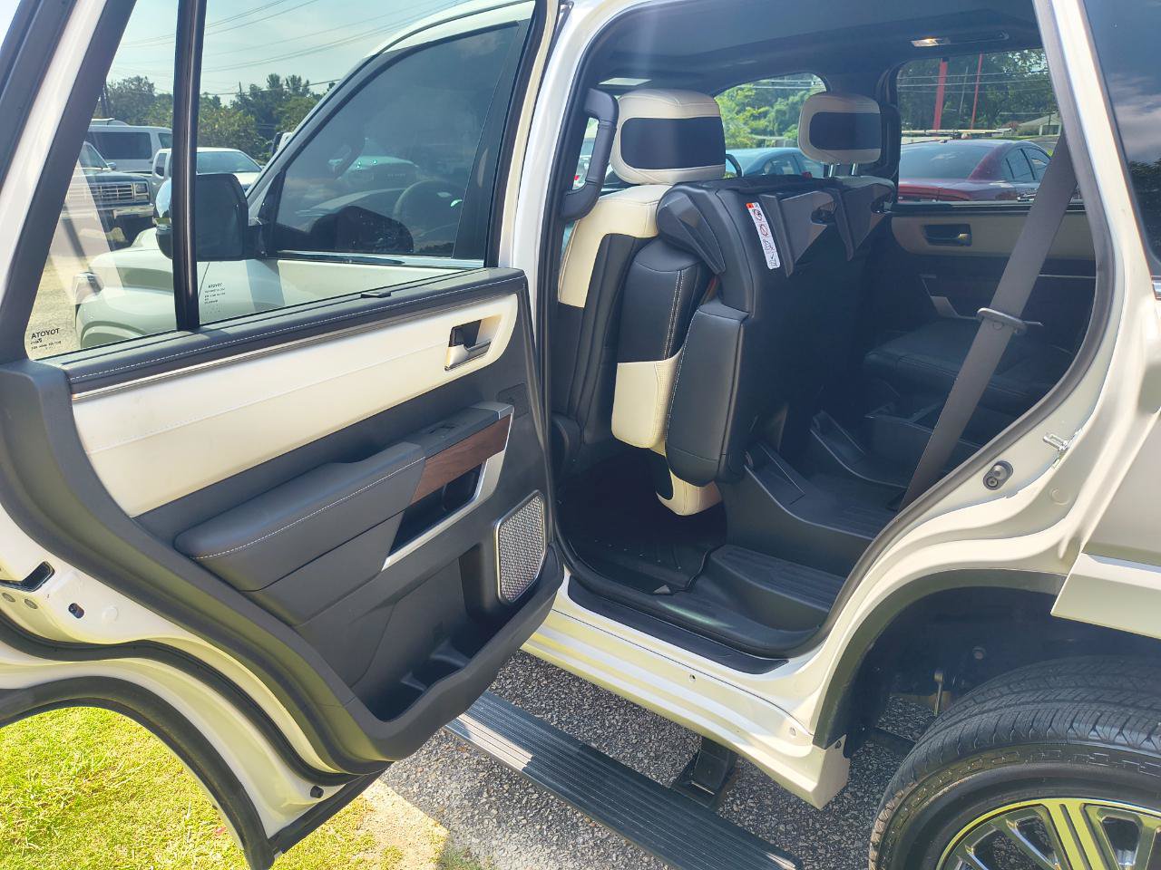 Used 2025 Toyota Sequoia Capstone AWD/4WD image 14