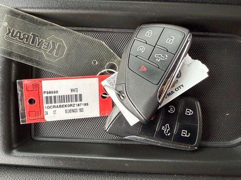 Used 2024 Chevrolet Silverado 1500 Custom image 17