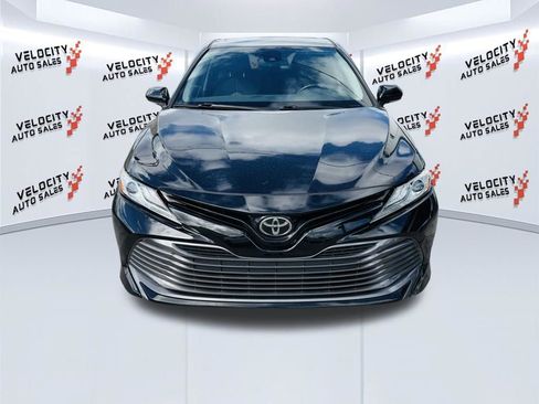 Used 2019 Toyota Camry XLE FWD image 8