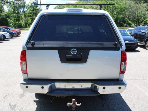 Used 2014 Nissan Frontier SV w/ SV Value Truck Package AWD/4WD image 9