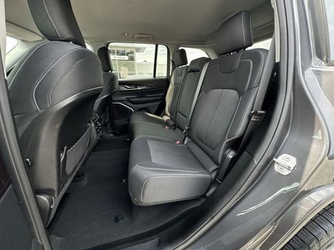 Used 2022 Jeep Grand Cherokee Laredo w/ Luxury Tech Group I image 24