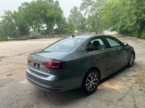 Used 2018 Volkswagen Jetta SE FWD image 5