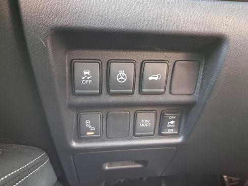 Used 2019 Nissan Pathfinder SL AWD/4WD image 16