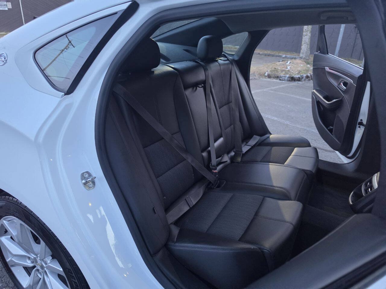 Used 2016 Chevrolet Impala LT FWD image 24