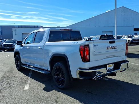New 2026 GMC Sierra 1500 SLT image 5