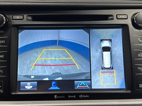 Used 2017 Toyota Highlander Limited Platinum AWD/4WD image 14