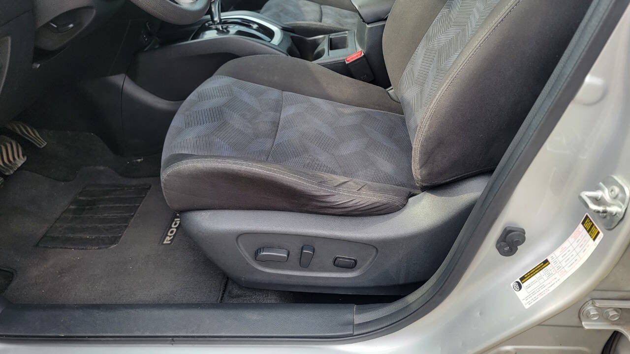 Used 2015 Nissan Rogue SV FWD image 22