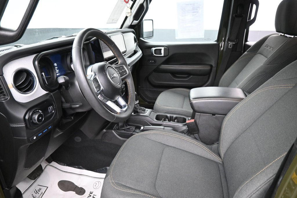 Used 2024 Jeep Wrangler Unlimited Sahara AWD/4WD image 24