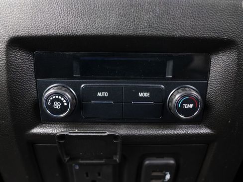 Used 2018 Chevrolet Traverse LT image 34