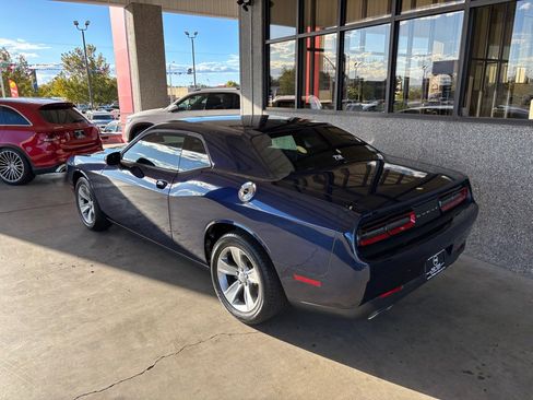 Used 2015 Dodge Challenger SXT image 30