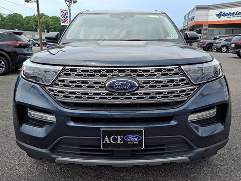 Used 2023 Ford Explorer Limited w/ Equipment Group 301A AWD/4WD image 2