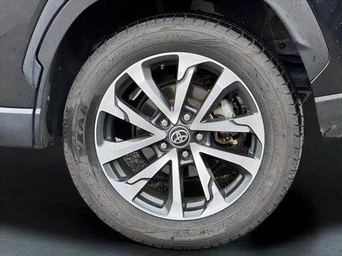 Used 2024 Toyota Corolla Cross XLE image 10