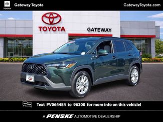 Used 2023 Toyota Corolla Cross LE w/ Moonroof Package AWD/4WD video 1