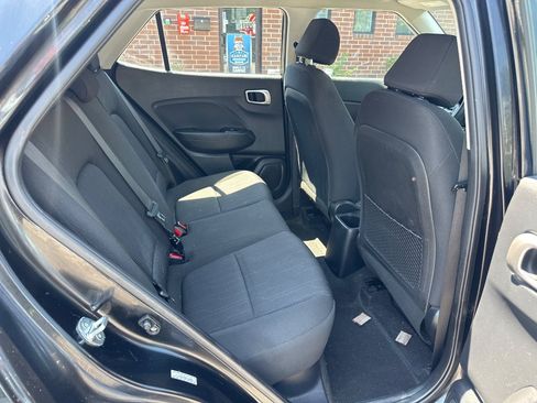 Used 2021 Hyundai Venue SE FWD image 18