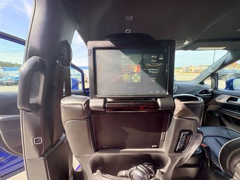 Used 2018 Chrysler Pacifica Limited FWD image 34