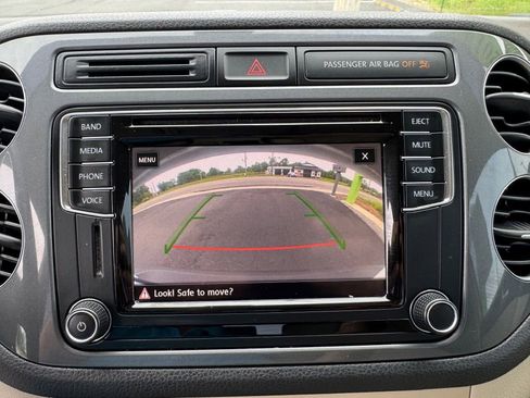 Used 2017 Volkswagen Tiguan S image 14