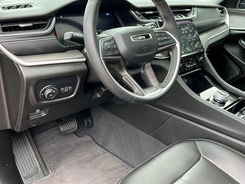 Used 2023 Jeep Grand Cherokee Limited AWD/4WD image 18
