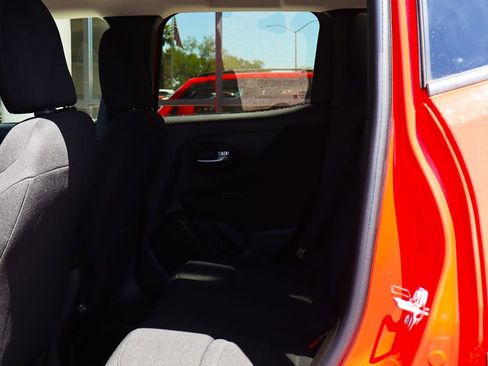Used 2019 Jeep Renegade Latitude FWD image 33