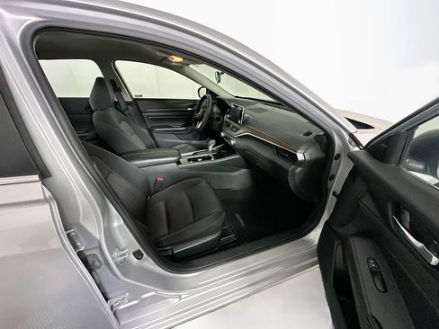 Used 2024 Nissan Altima 2.5 SV image 28