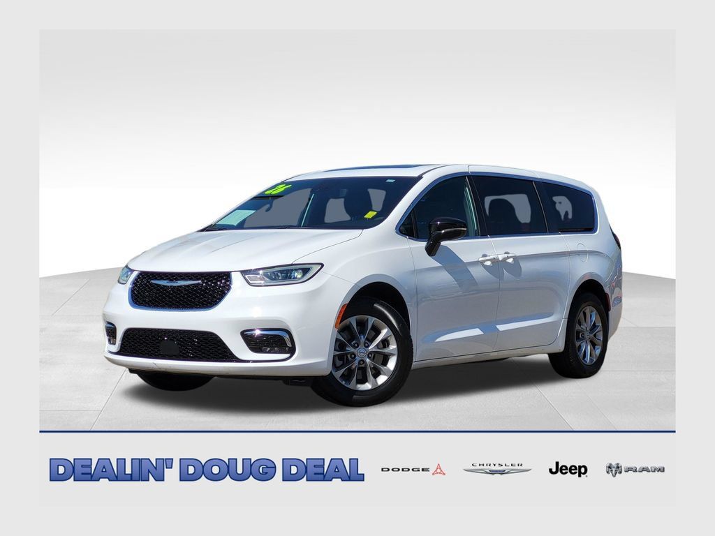 Used 2026 Chrysler Pacifica Limited AWD/4WD image 1
