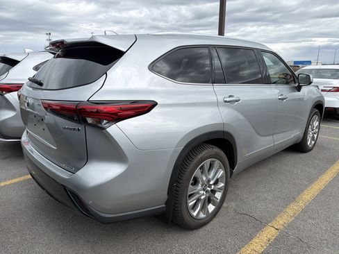 Used 2023 Toyota Highlander Limited AWD/4WD image 6