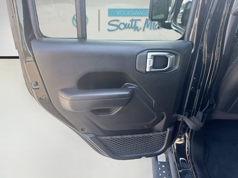 Used 2024 Jeep Wrangler Unlimited Sport AWD/4WD image 25
