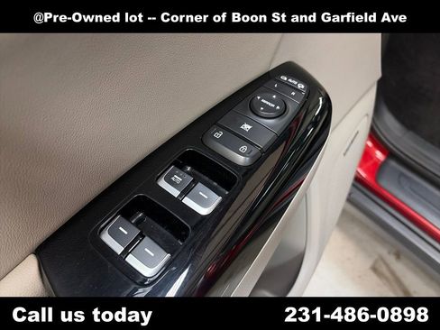 Used 2022 Kia Sportage EX w/ EX Technology Package image 15