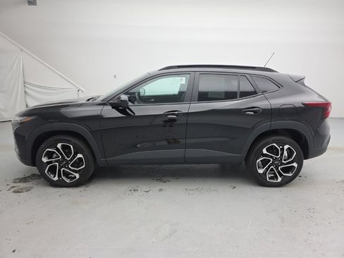 Used 2025 Chevrolet Trax RS FWD image 8