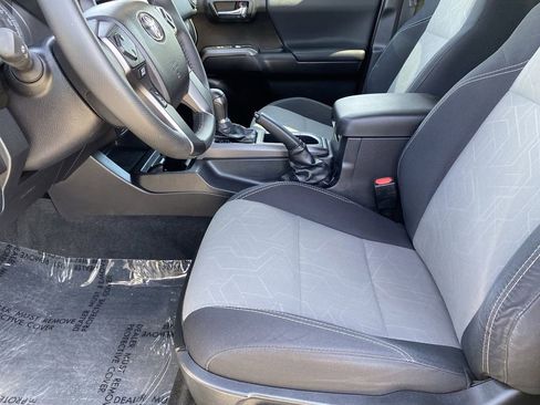 Certified 2022 Toyota Tacoma TRD Off-Road image 14