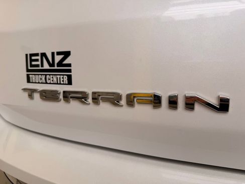 Used 2022 GMC Terrain SLT w/ Infotainment Package II image 8