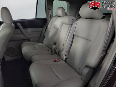 Used 2012 Toyota Highlander FWD w/ Tech Pkg image 16