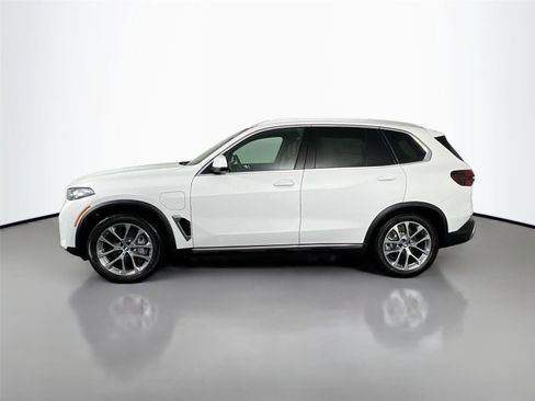 New 2026 BMW X5 xDrive50e w/ Climate Comfort Package image 3