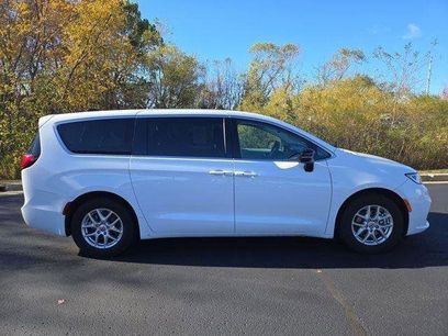 Used 2024 Chrysler Pacifica Touring-L