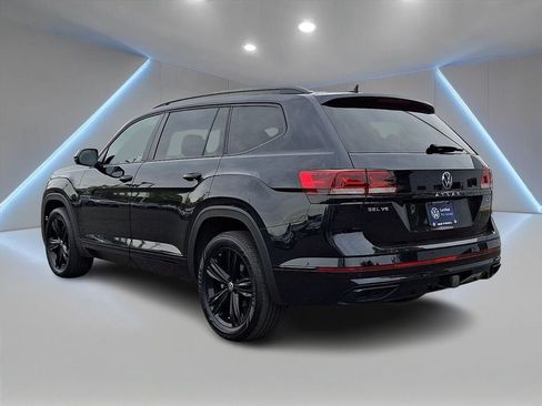 Certified 2023 Volkswagen Atlas SEL R-Line AWD/4WD image 4