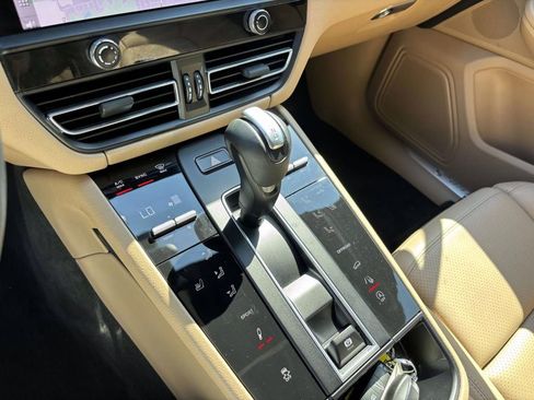 Certified 2022 Porsche Macan S image 33