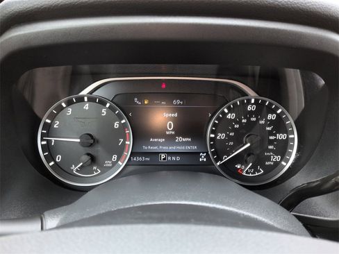 Used 2024 Nissan Titan SV w/ SV Convenience Package image 10