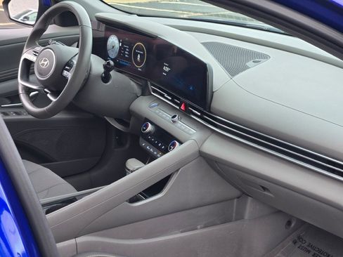 Used 2025 Hyundai Elantra SEL image 7