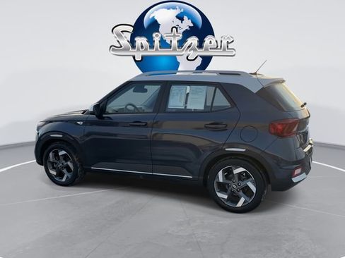 Used 2023 Hyundai Venue Limited w/ Cargo Package image 6