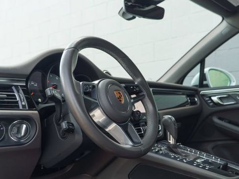 Certified 2019 Porsche Macan S AWD/4WD image 4